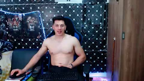 Snapshot of griego01 chatting on 09.24.25 griego01 online show from 09.24.25