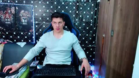 Snapshot of griego01 chatting on 10.01.25 griego01 online show from 10.01.25