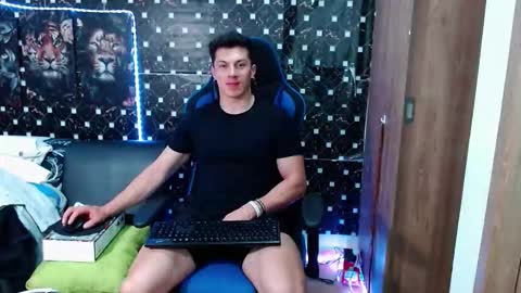 Snapshot of griego01 chatting on 10.07.25 griego01 online show from 10.07.25