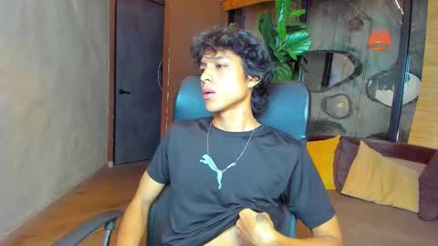 Snapshot of griffindaxz18 chatting on 12.03.25 griffindaxz18 online show from 12.03.25