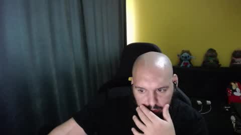 Snapshot of guessswho24 chatting on 10.14.25 Ayan online show from 10.14.25