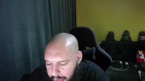 Snapshot of guessswho24 chatting on 10.14.25 Ayan online show from 10.14.25