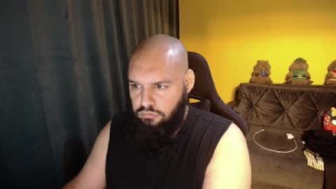 Snapshot of guessswho24 chatting on 11.30.25 Ayan online show from 11.30.25