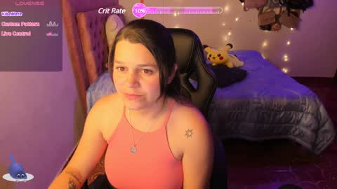 Snapshot of guinivere_blake chatting on 01.19.25 Hello Im Julieta Im 25 years old welcome to my room have fun and be happy. online show from 01.19.25