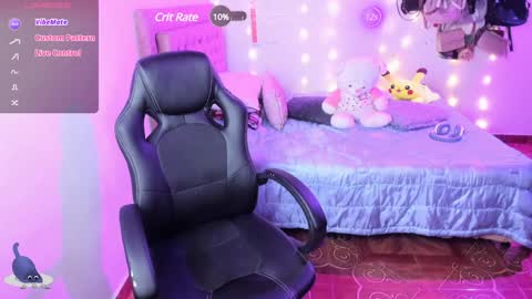 Snapshot of guinivere_blake chatting on 01.23.25 Hello Im Julieta Im 25 years old welcome to my room have fun and be happy. online show from 01.23.25