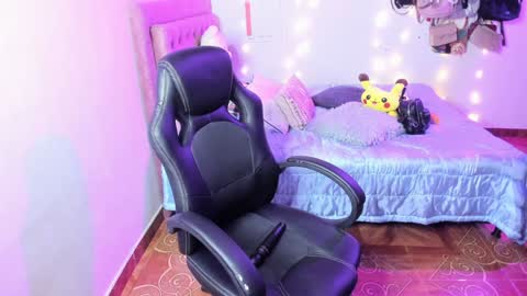 Snapshot of guinivere_blake chatting on 01.24.25 Hello Im Julieta Im 25 years old welcome to my room have fun and be happy. online show from 01.24.25