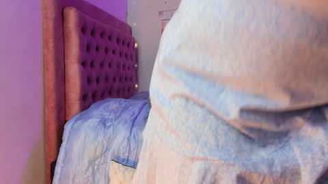 Snapshot of guinivere_blake chatting on 02.01.25 Hello Im Julieta Im 25 years old welcome to my room have fun and be happy. online show from 02.01.25