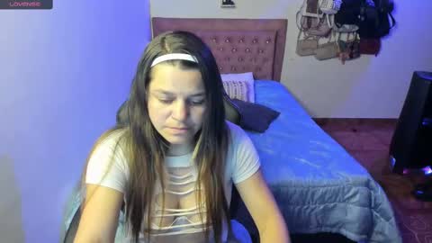 Snapshot of guinivere_blake chatting on 03.02.25 Hello Im Julieta Im 25 years old welcome to my room have fun and be happy. online show from 03.02.25