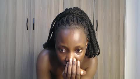 Miss Incredible online show from 11.03.25