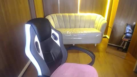 Snapshot of gumball_b chatting on 11.20.25 gumball_b online show from 11.20.25