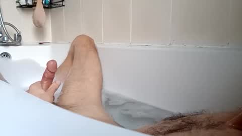 Snapshot of gunwo80 chatting on 12.29.24 gunwo80 online show from 12.29.24