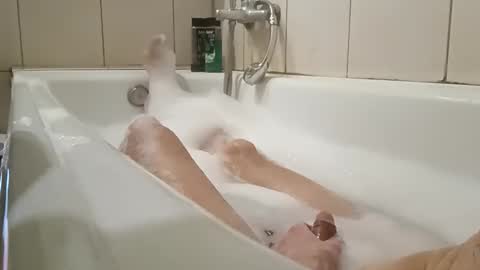 Snapshot of gunwo80 chatting on 11.30.25 gunwo80 online show from 11.30.25