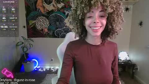 Snapshot of gunzinrose chatting on 01.12.25 Kylie online show from 01.12.25