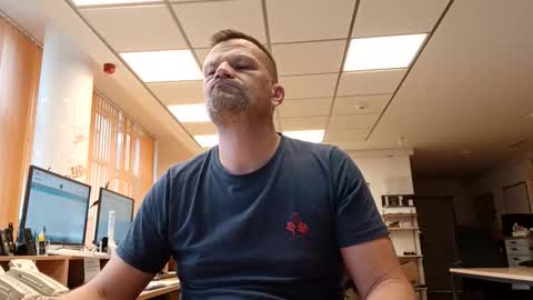 Snapshot of guschidick chatting on 10.16.25 guschidick online show from 10.16.25