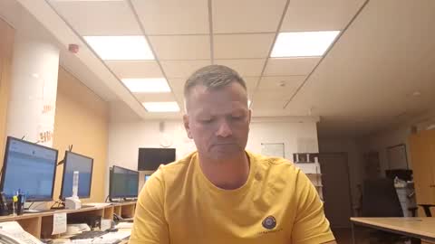 Snapshot of guschidick chatting on 10.17.25 guschidick online show from 10.17.25