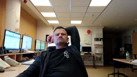 Snapshot of guschidick chatting on 11.28.25 guschidick online show from 11.28.25