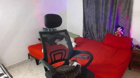 Snapshot of guts_x chatting on 11.25.25 Guts online show from 11.25.25