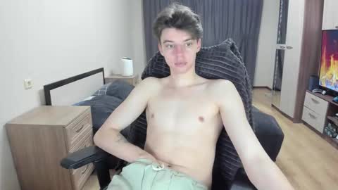 guy_liam1 online show from 12.21.25