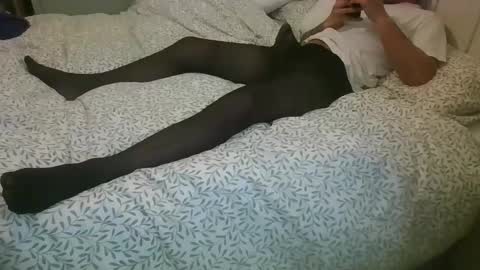 Snapshot of guysinnylons chatting on 02.27.25 guysinnylons online show from 02.27.25
