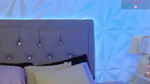 Snapshot of gwen_drew chatting on 09.23.25 Gwen Drew online show from 09.23.25