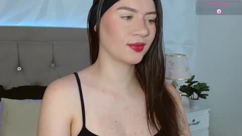 Snapshot of gwen_drew chatting on 10.14.25 Gwen Drew online show from 10.14.25