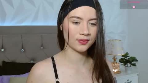 Snapshot of gwen_drew chatting on 10.31.25 Gwen Drew online show from 10.31.25