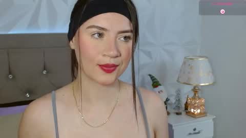 Snapshot of gwen_drew chatting on 12.19.25 Gwen Drew online show from 12.19.25