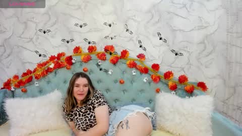 gwensmitt online show from 10.31.25