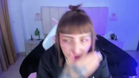 gyal_8_ online show from 11.30.25