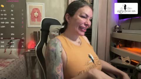 Snapshot of gypsy_rebellion chatting on 05.19.26 Gypsy online show from 05.19.26