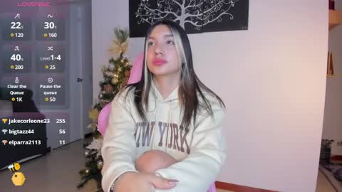 Snapshot of h3y_mia3 chatting on 12.20.24 Paulina online show from 12.20.24