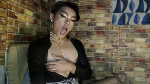 Snapshot of hadasam26 chatting on 02.05.25 SAM online show from 02.05.25