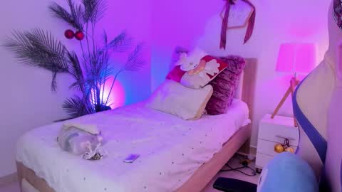 Hadid online show from 12.17.25