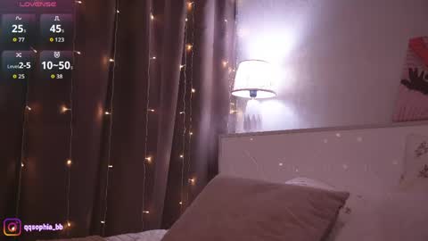 Snapshot of hadleynichols chatting on 05.21.26 Hi Im Rebecca Glad to see you in my room PVT is open online show from 05.21.26