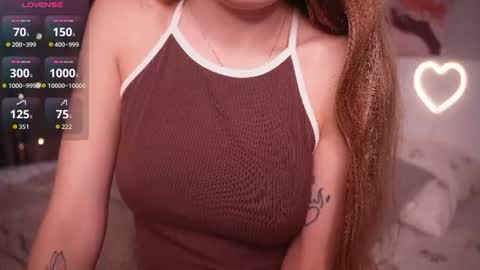 Snapshot of hadleynichols chatting on 06.16.26 Hi Im Rebecca Glad to see you in my room PVT is open online show from 06.16.26