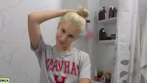 Snapshot of hailey_would chatting on 09.30.25 hailey_would online show from 09.30.25