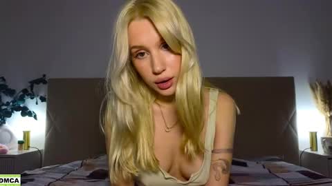Snapshot of hailey_would chatting on 05.21.26 hailey_would online show from 05.21.26