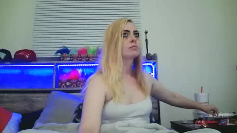 Snapshot of haileyakuma69 chatting on 12.10.24 Hailey and d online show from 12.10.24