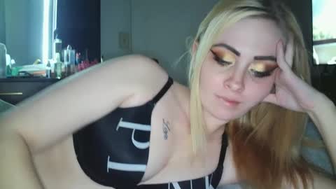 Snapshot of haileyakuma69 chatting on 12.16.24 Hailey and d online show from 12.16.24