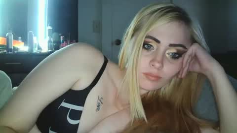 Snapshot of haileyakuma69 chatting on 12.17.24 Hailey and d online show from 12.17.24