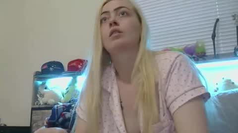 Hailey and d online show from 12.14.25