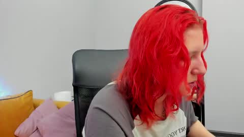 Snapshot of haileyfoxy chatting on 04.22.26 Hailey online show from 04.22.26