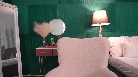 Hailey online show from 12.17.25