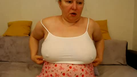 Snapshot of hairy_vi chatting on 06.16.26 hairy vicky online show from 06.16.26