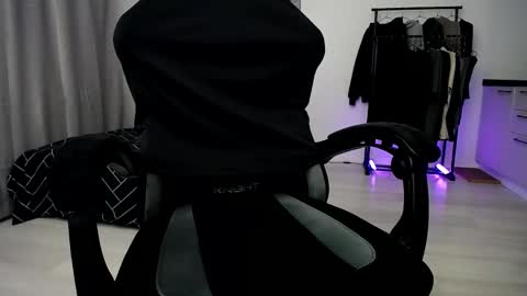 Snapshot of hairycuss chatting on 10.05.25 Adam online show from 10.05.25