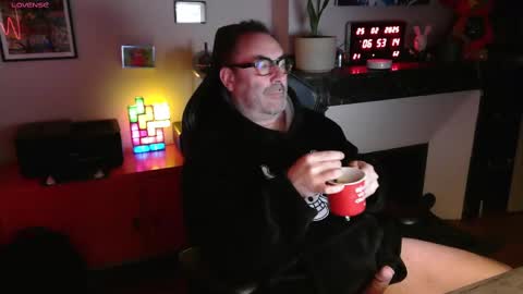 Snapshot of hairyfred73 chatting on 02.25.25 hairyfred73 online show from 02.25.25