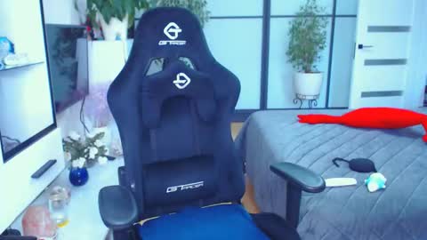 Monika online show from 09.09.25