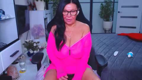 Monika online show from 11.16.25