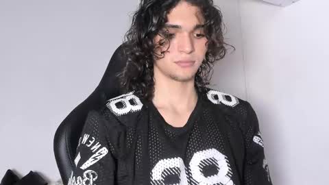 Snapshot of halan_jr chatting on 02.04.25 halan online show from 02.04.25