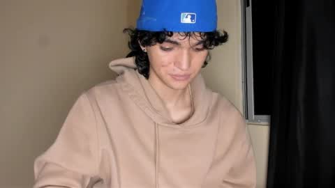 Snapshot of halan_jr chatting on 10.21.25 halan online show from 10.21.25